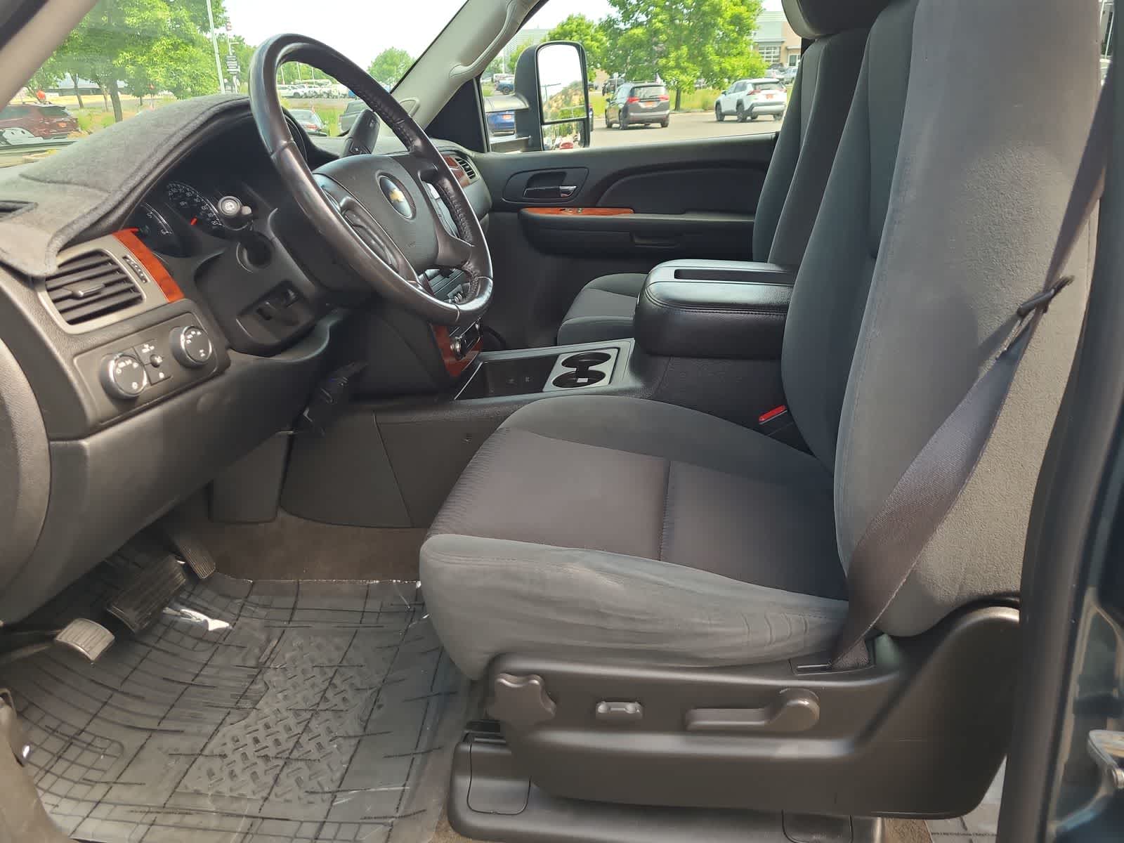 Thumbnail: 2009 Chevrolet Suburban - 19