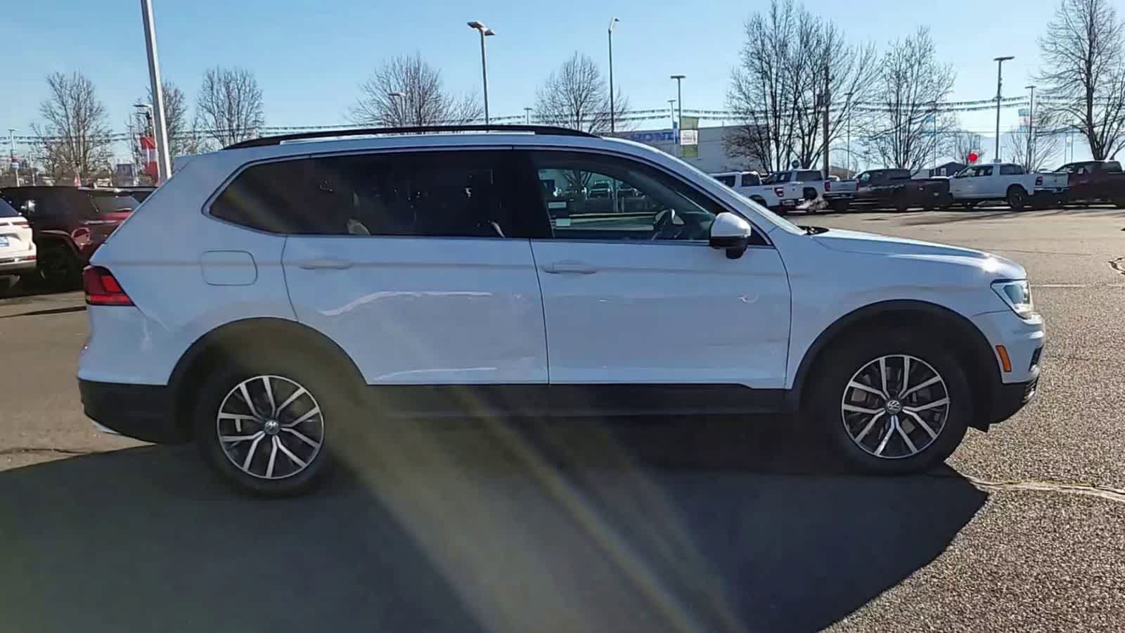 Thumbnail: 2019 Volkswagen Tiguan - 9