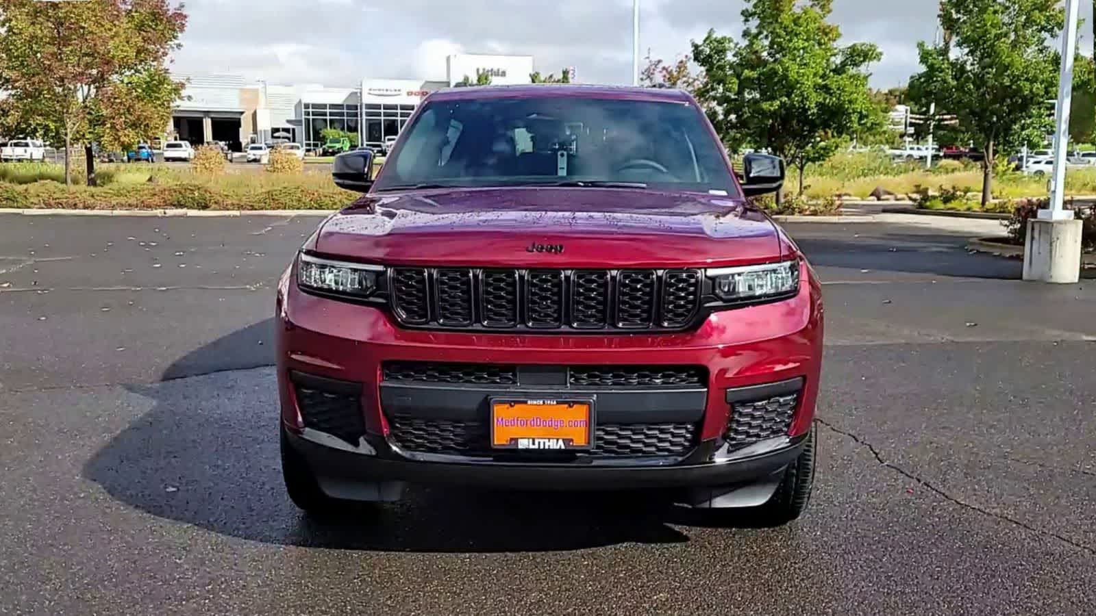 Thumbnail: 2025 Jeep Grand Cherokee - 3