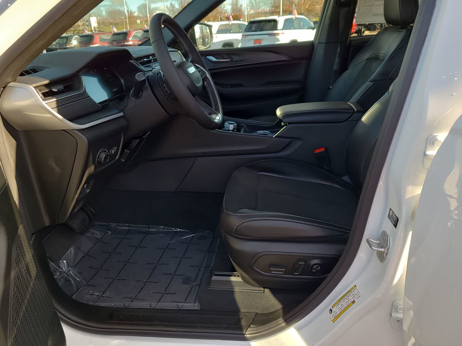 Thumbnail: 2025 Jeep Grand Cherokee - 19