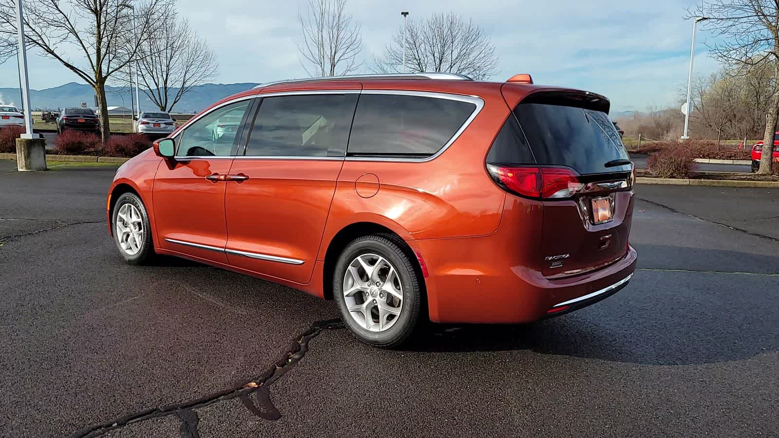 Thumbnail: 2018 Chrysler Pacifica - 6