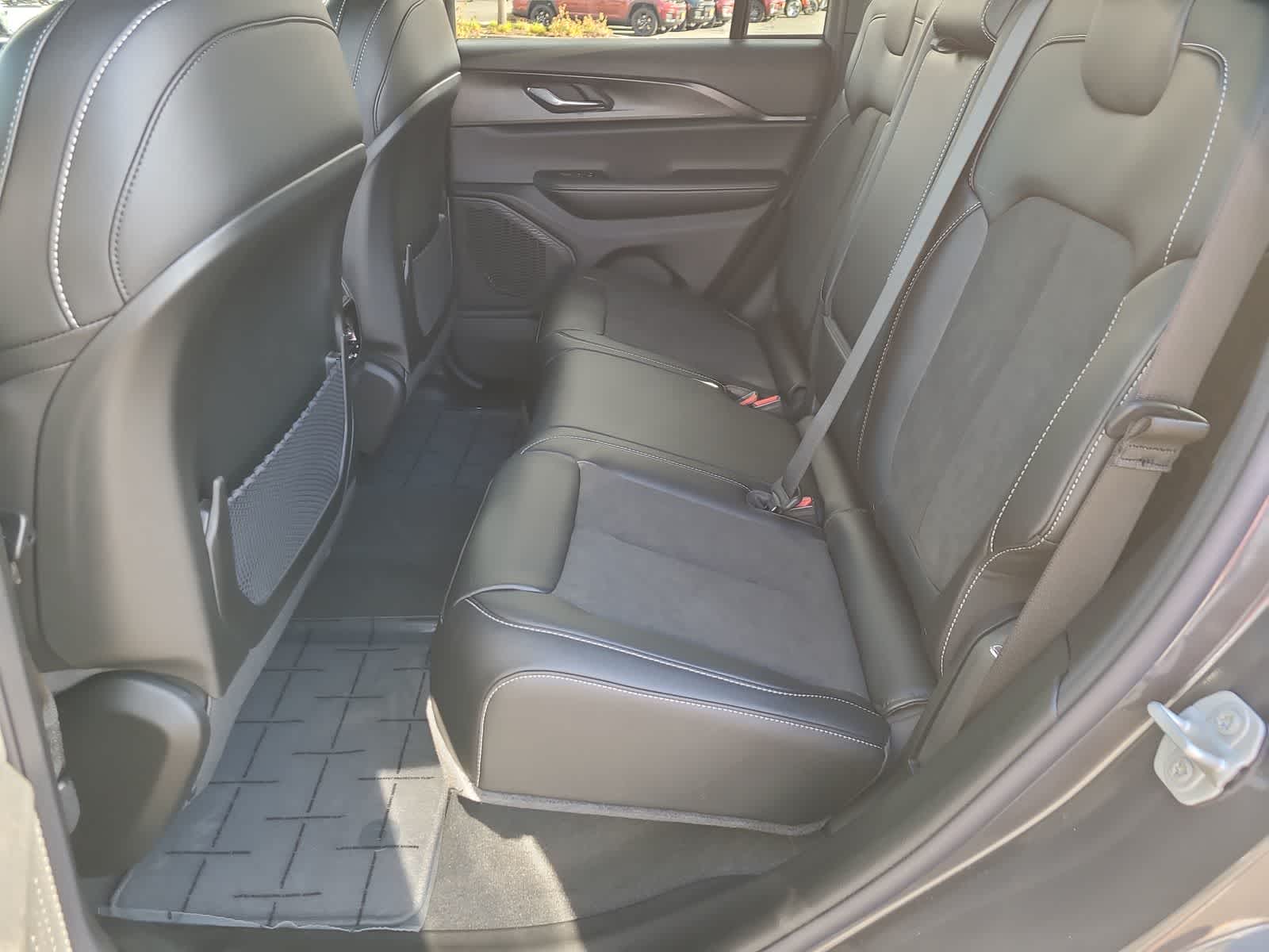 Thumbnail: 2025 Jeep Grand Cherokee - 21