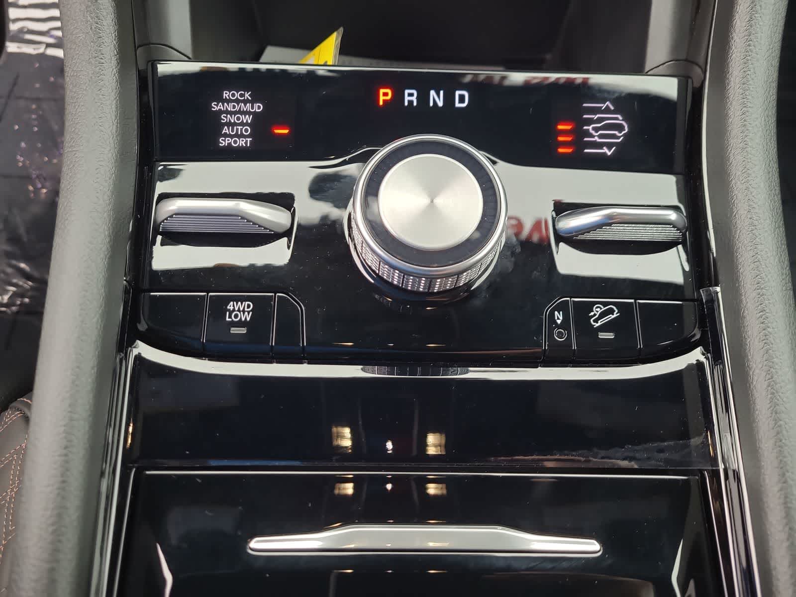 Thumbnail: 2025 Jeep Grand Cherokee - 25