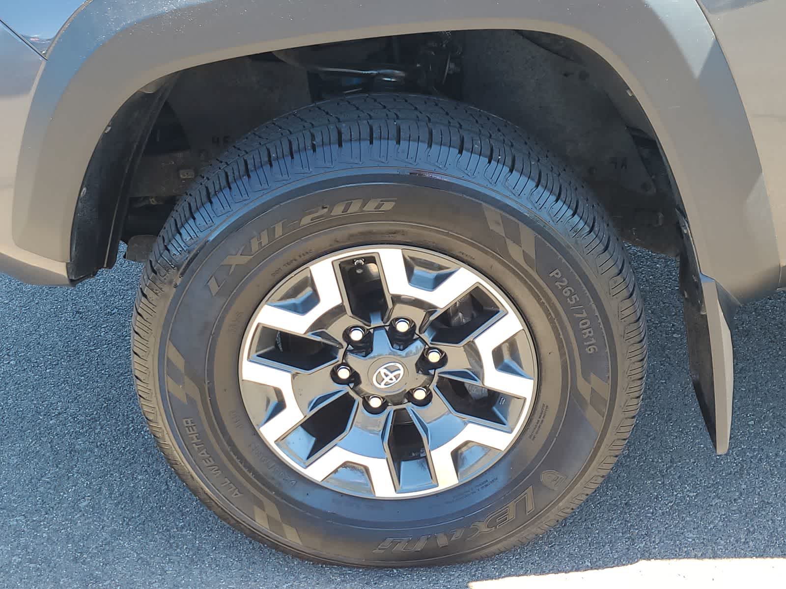 Thumbnail: 2018 Toyota Tacoma - 16