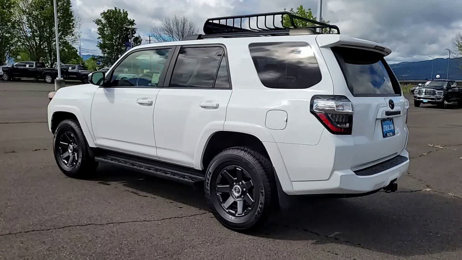 Thumbnail: 2021 Toyota 4Runner - 6