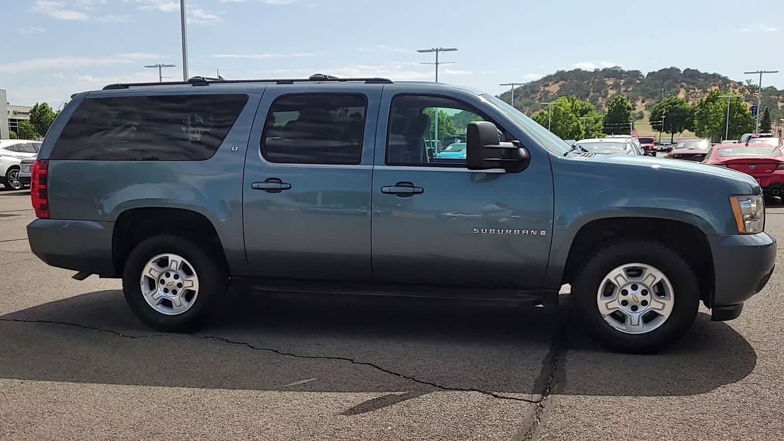 Thumbnail: 2009 Chevrolet Suburban - 9
