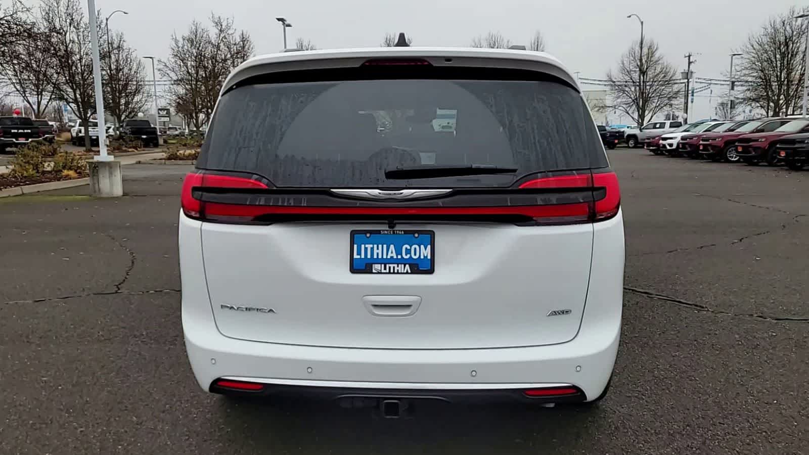 Thumbnail: 2026 Chrysler Pacifica - 7