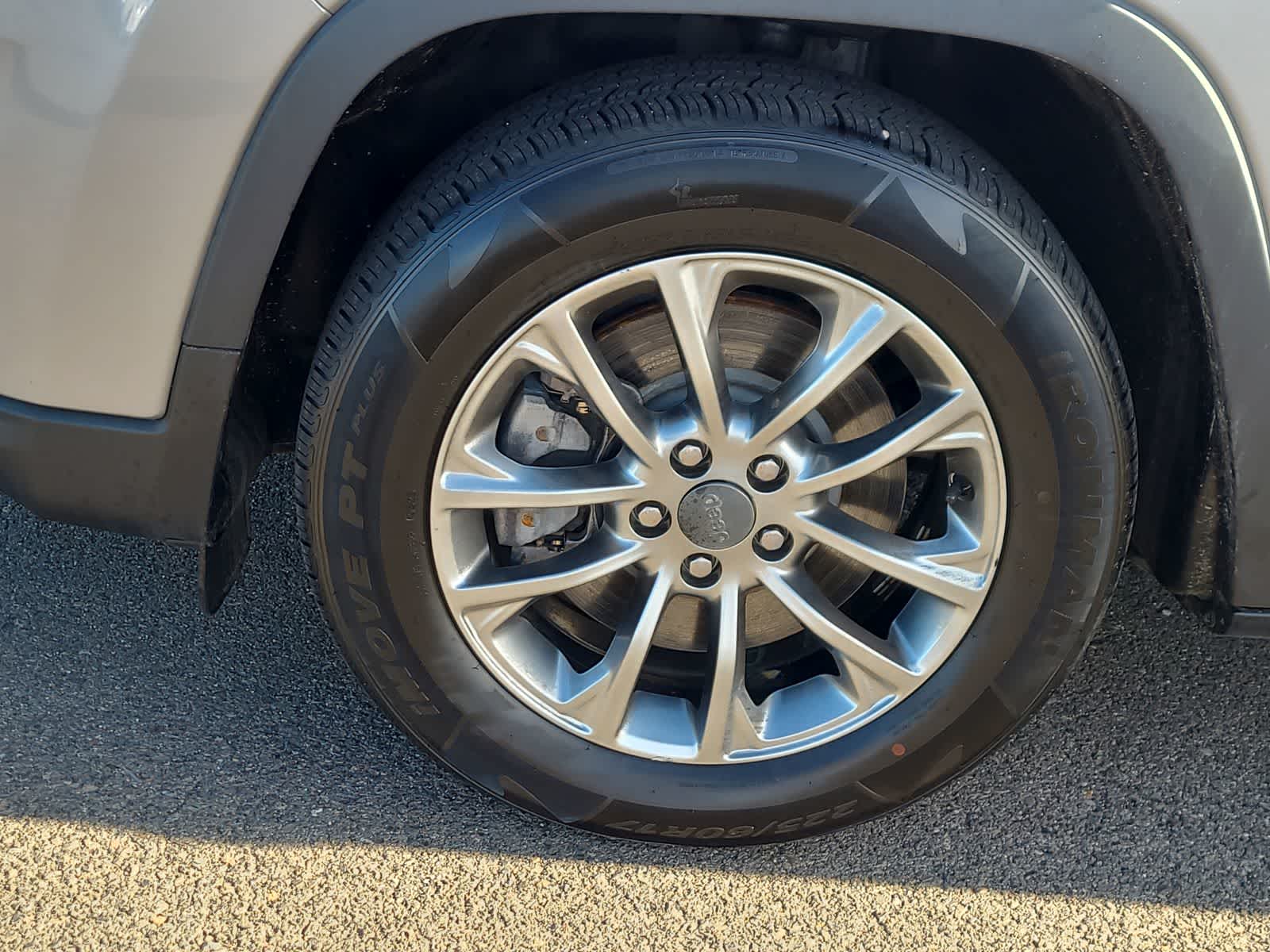 Thumbnail: 2021 Jeep Cherokee - 16