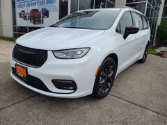 2026 Chrysler Pacifica SELECT Passenger Van Medford, OR