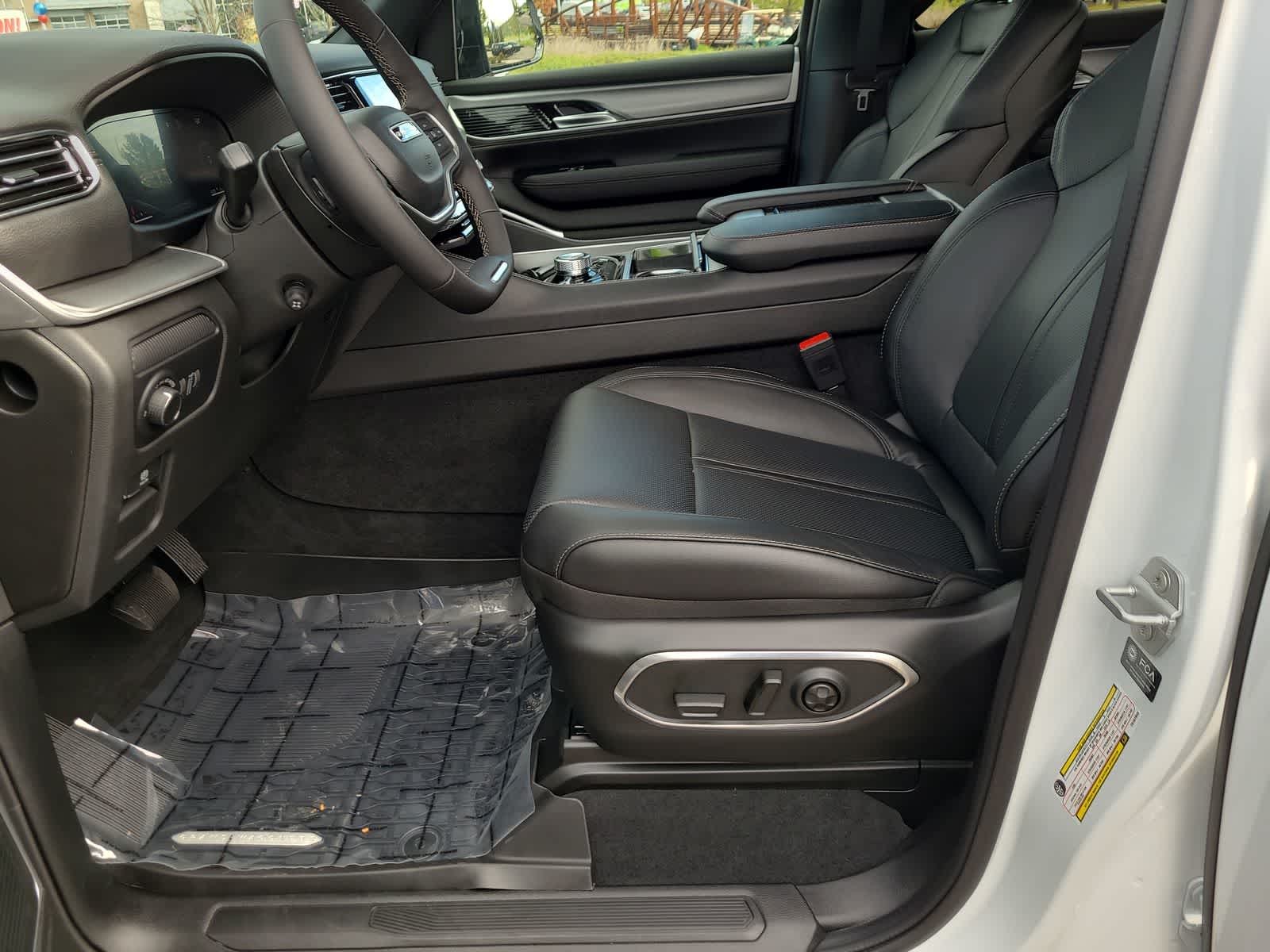 Thumbnail: 2026 Jeep Grand Wagoneer - 19