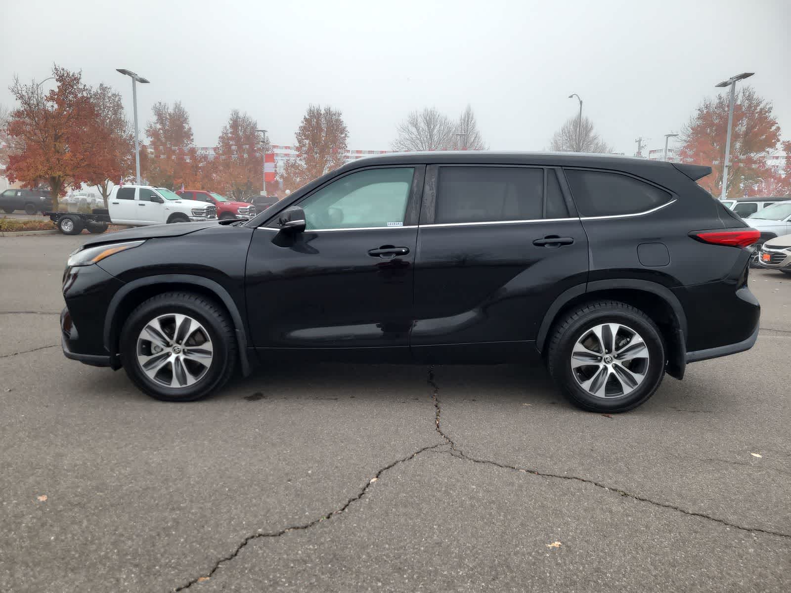 Thumbnail: 2023 Toyota Highlander - 11