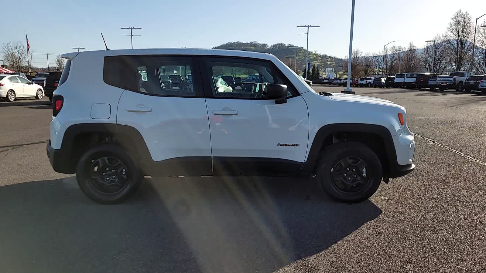 Thumbnail: 2022 Jeep Renegade - 9