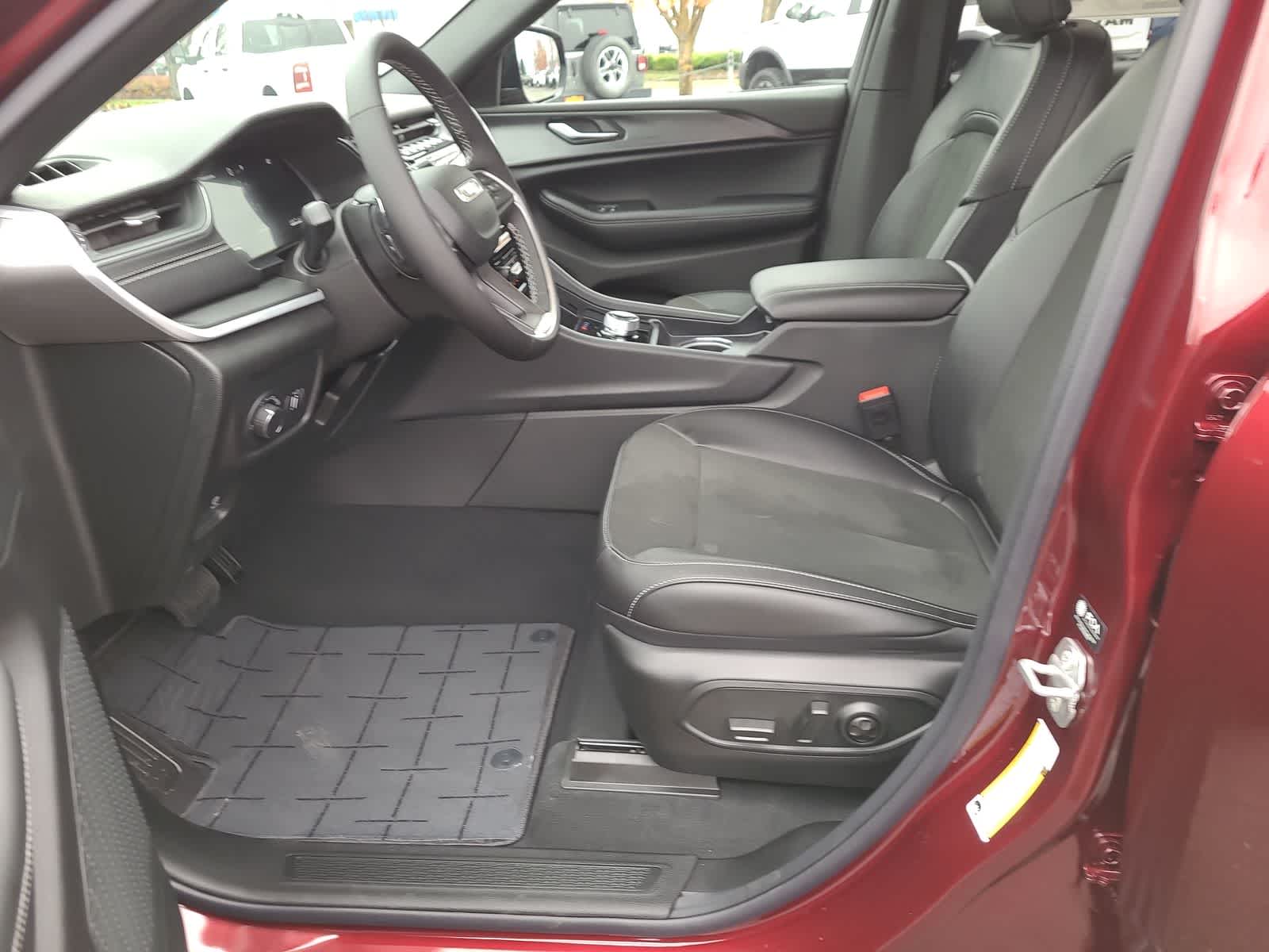 Thumbnail: 2025 Jeep Grand Cherokee - 19