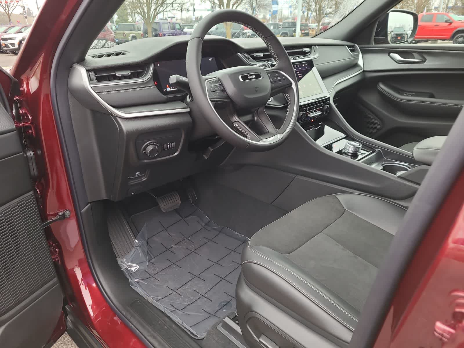 Thumbnail: 2025 Jeep Grand Cherokee - 10