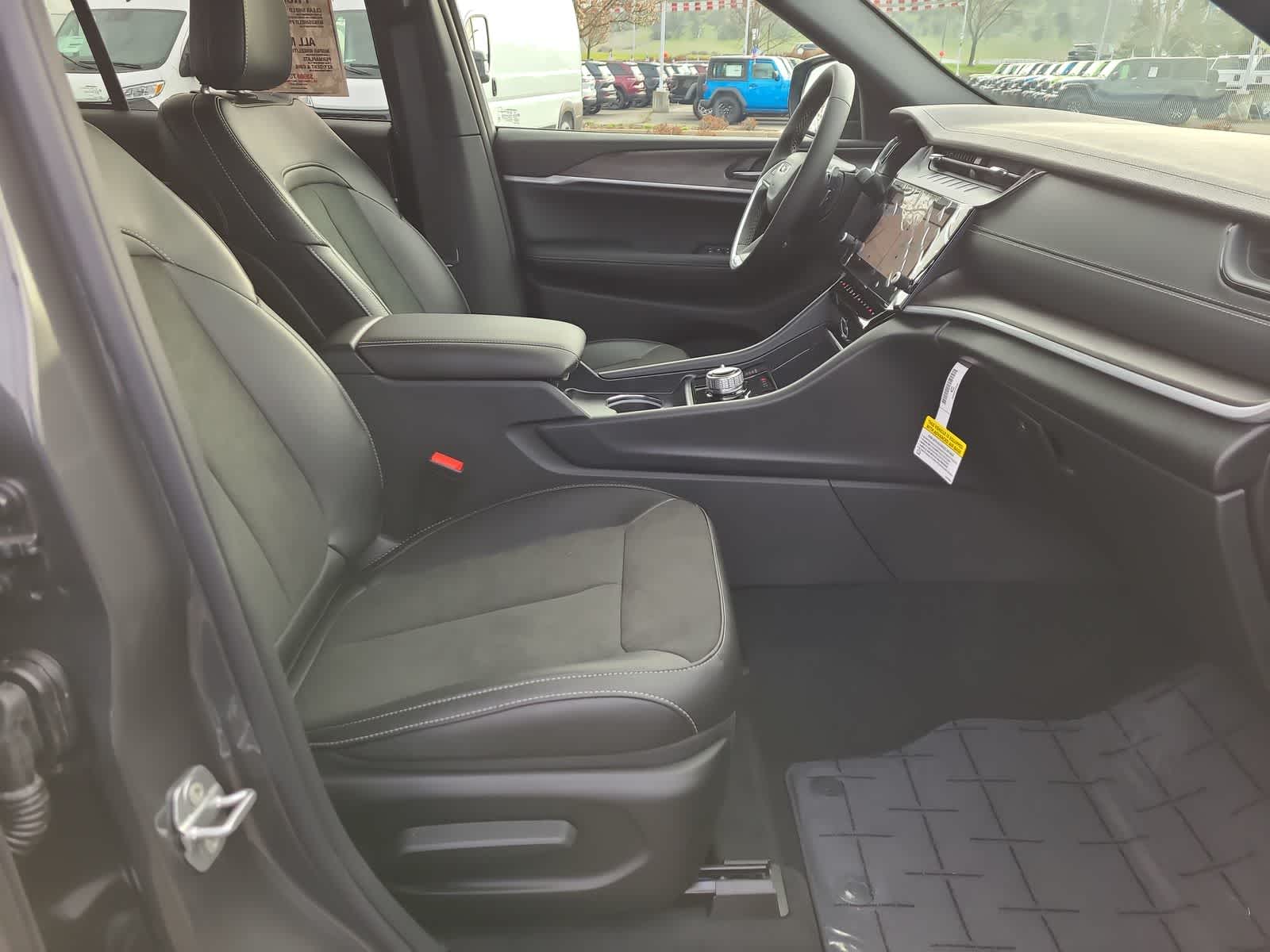 Thumbnail: 2026 Jeep Grand Cherokee - 22