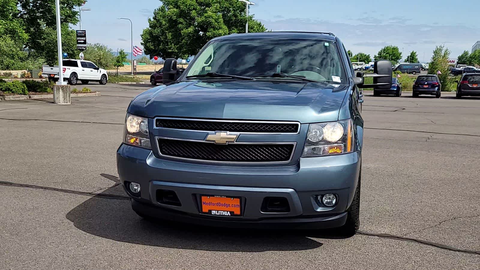 Thumbnail: 2009 Chevrolet Suburban - 3
