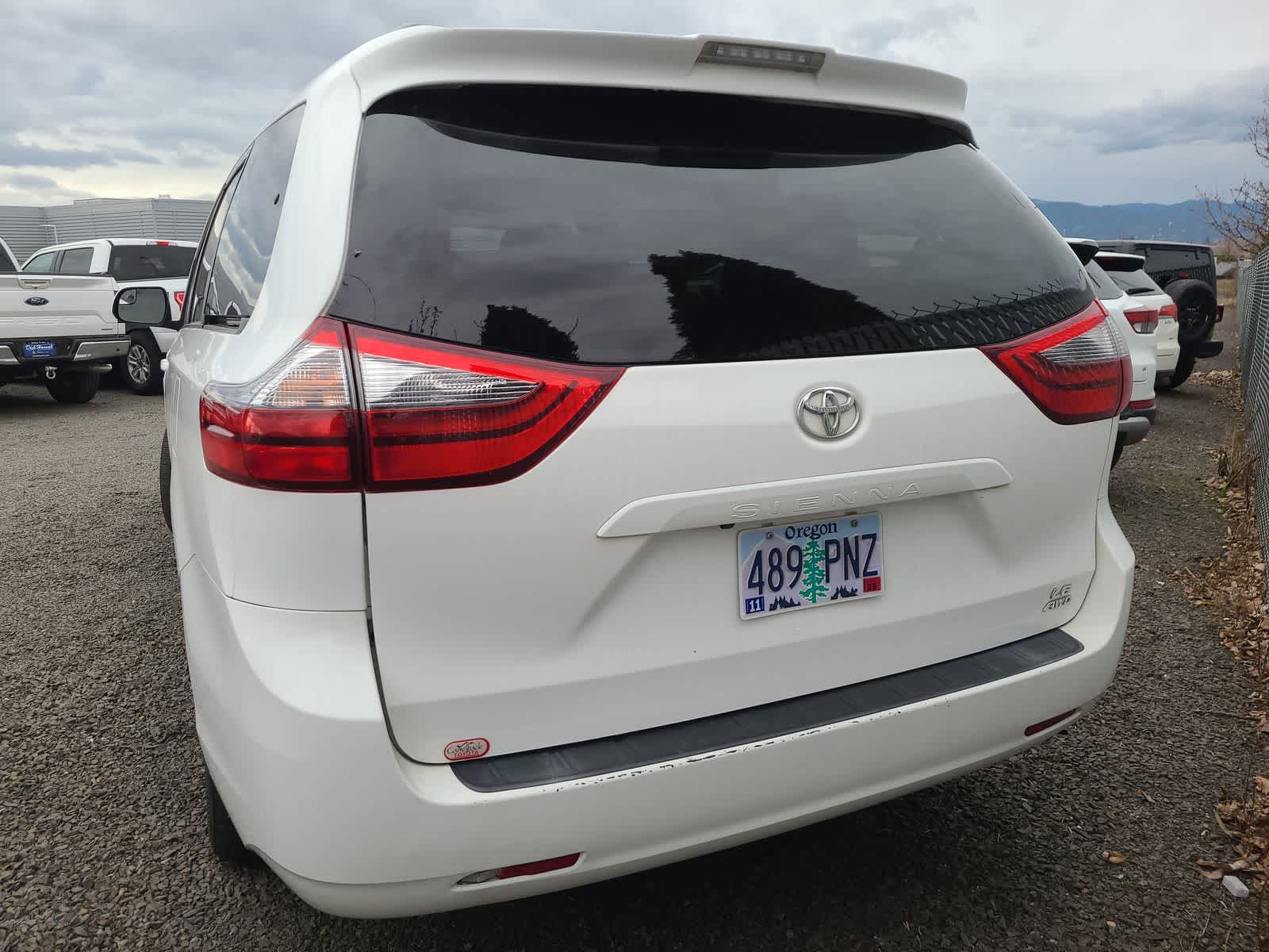 Thumbnail: 2020 Toyota Sienna - 4