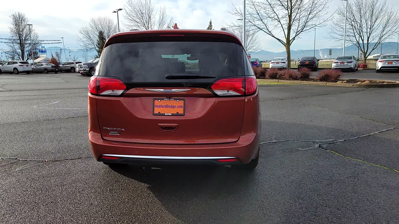 Thumbnail: 2018 Chrysler Pacifica - 7