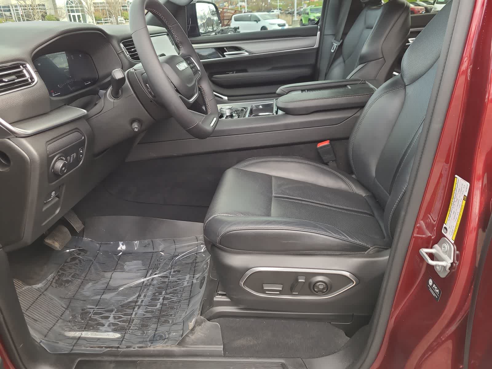 Thumbnail: 2024 Jeep Wagoneer - 19