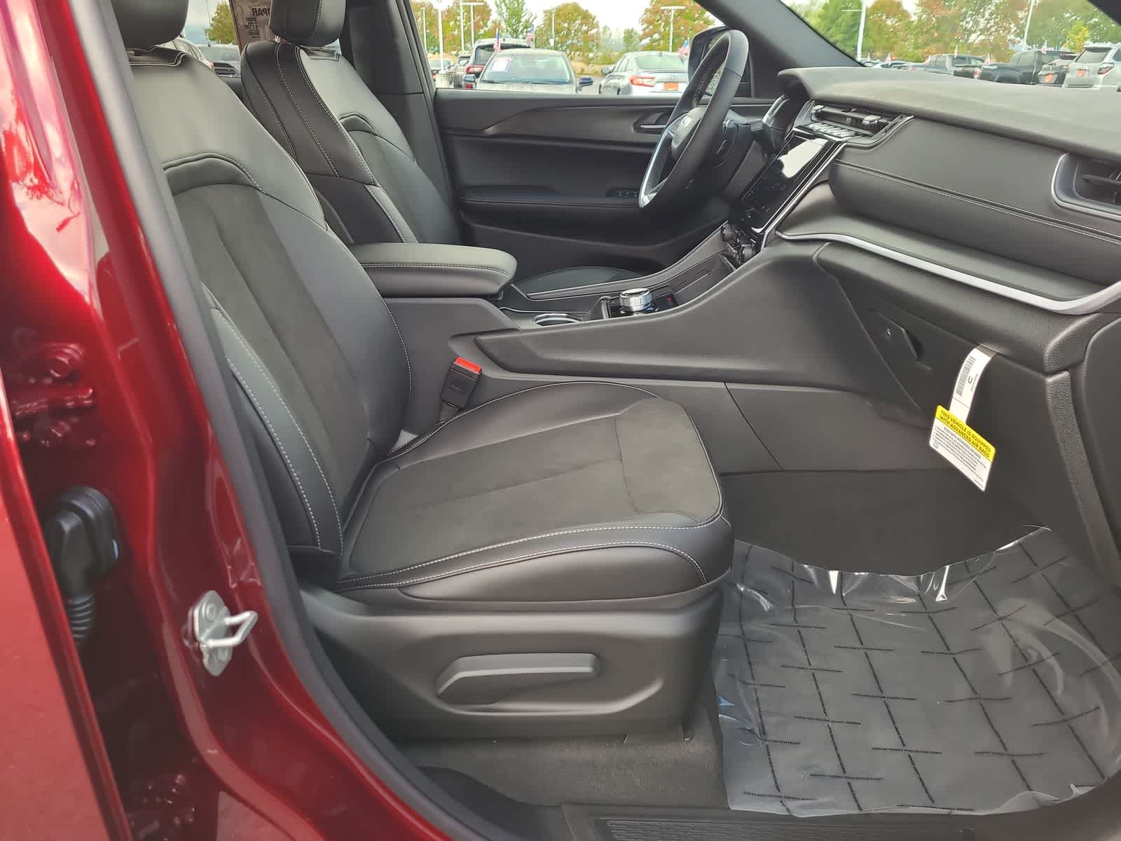 Thumbnail: 2025 Jeep Grand Cherokee - 22