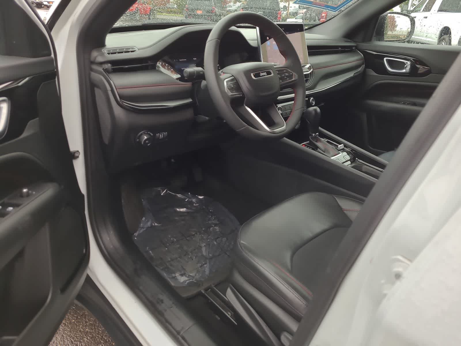 Thumbnail: 2023 Jeep Compass - 10