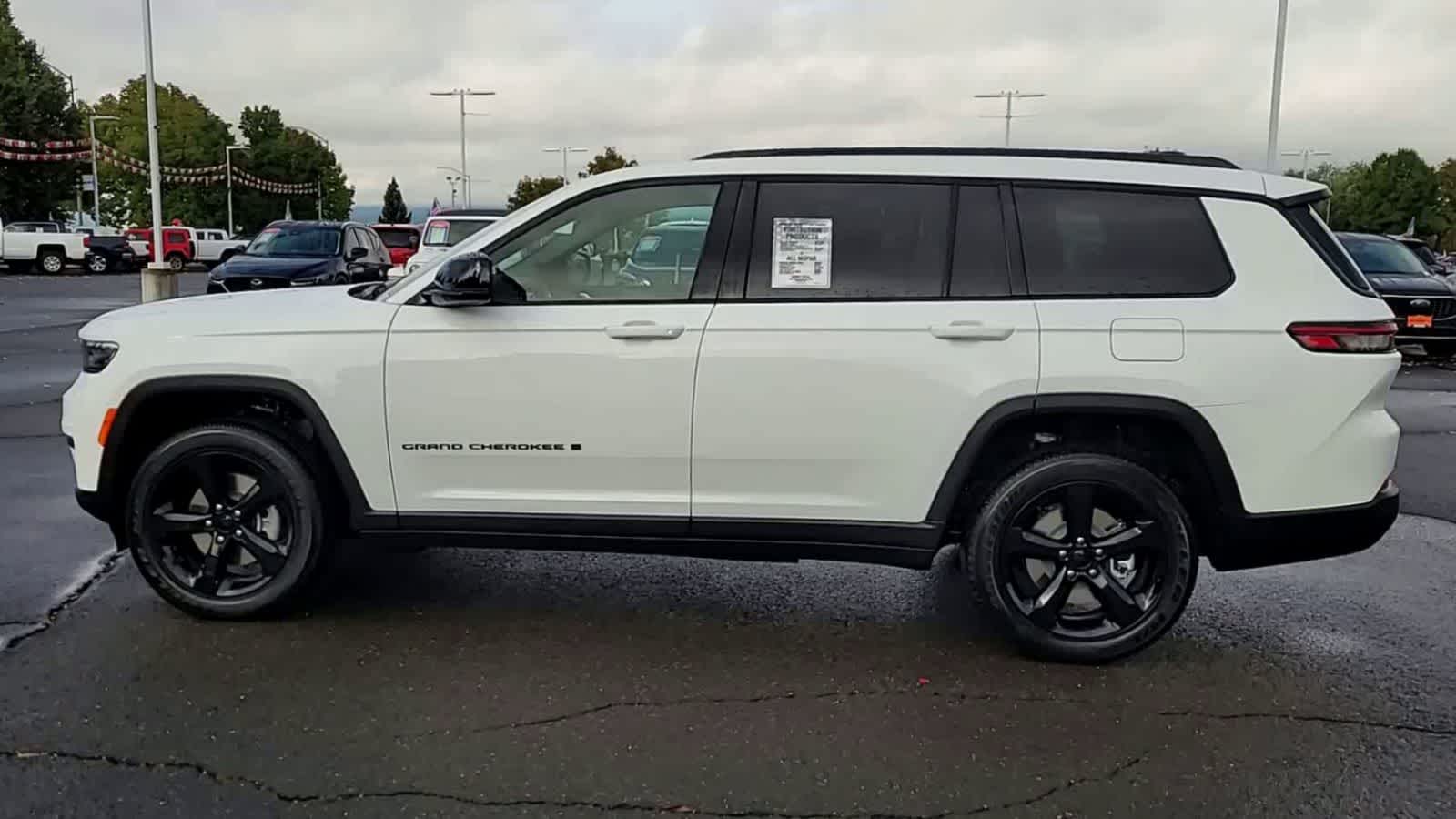 Thumbnail: 2025 Jeep Grand Cherokee - 5