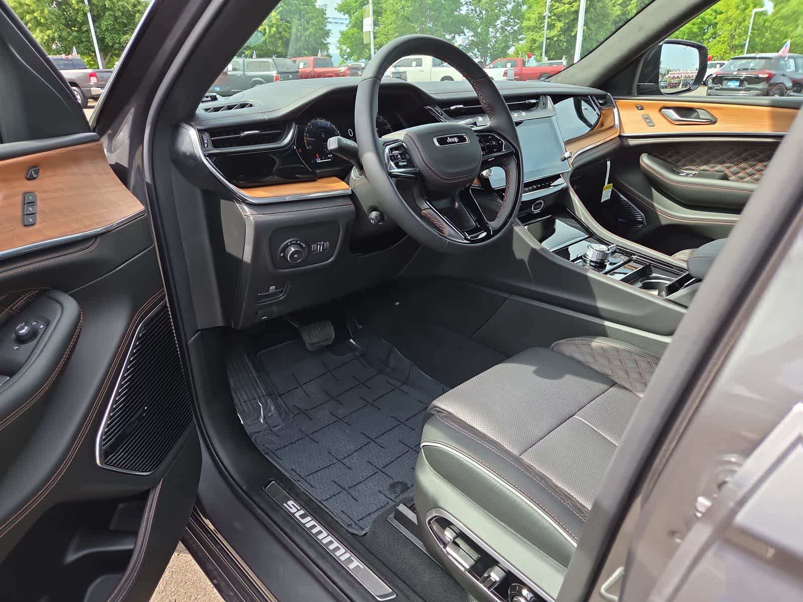 Thumbnail: 2026 Jeep Grand Cherokee - 10
