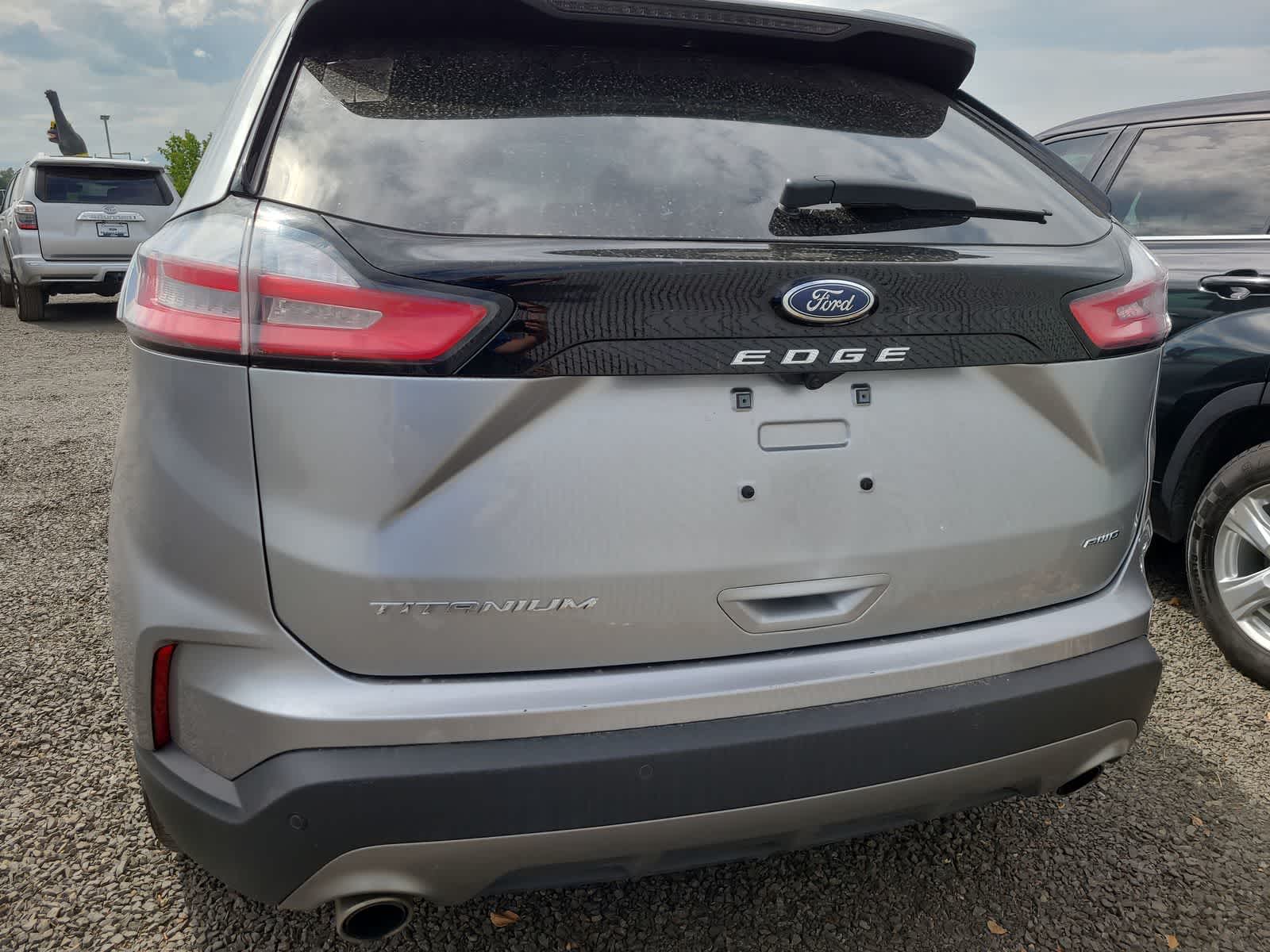 2023 Ford Edge Titanium photo 4