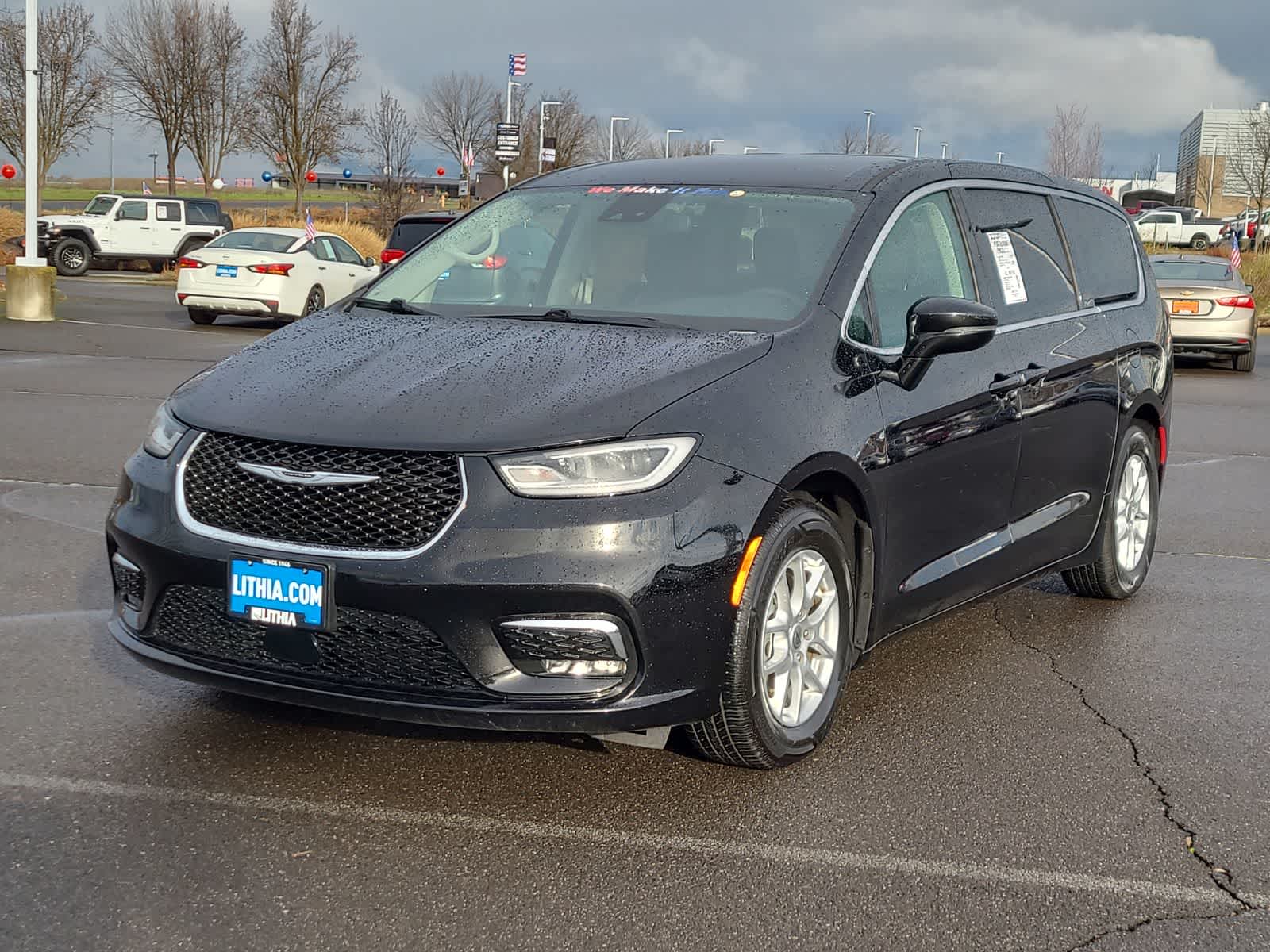 2024 Chrysler Pacifica Touring L's photo