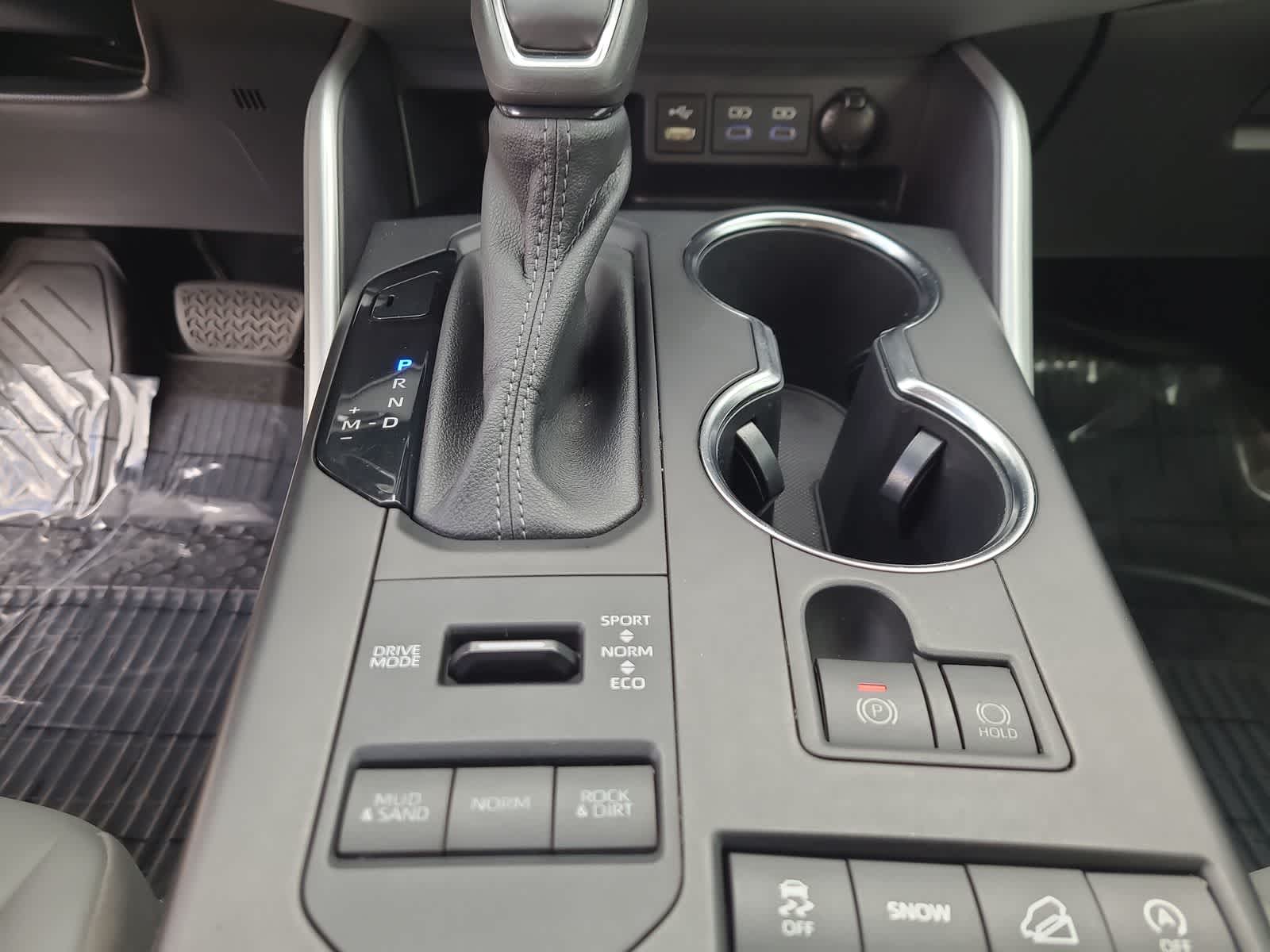 Thumbnail: 2022 Toyota Highlander - 25