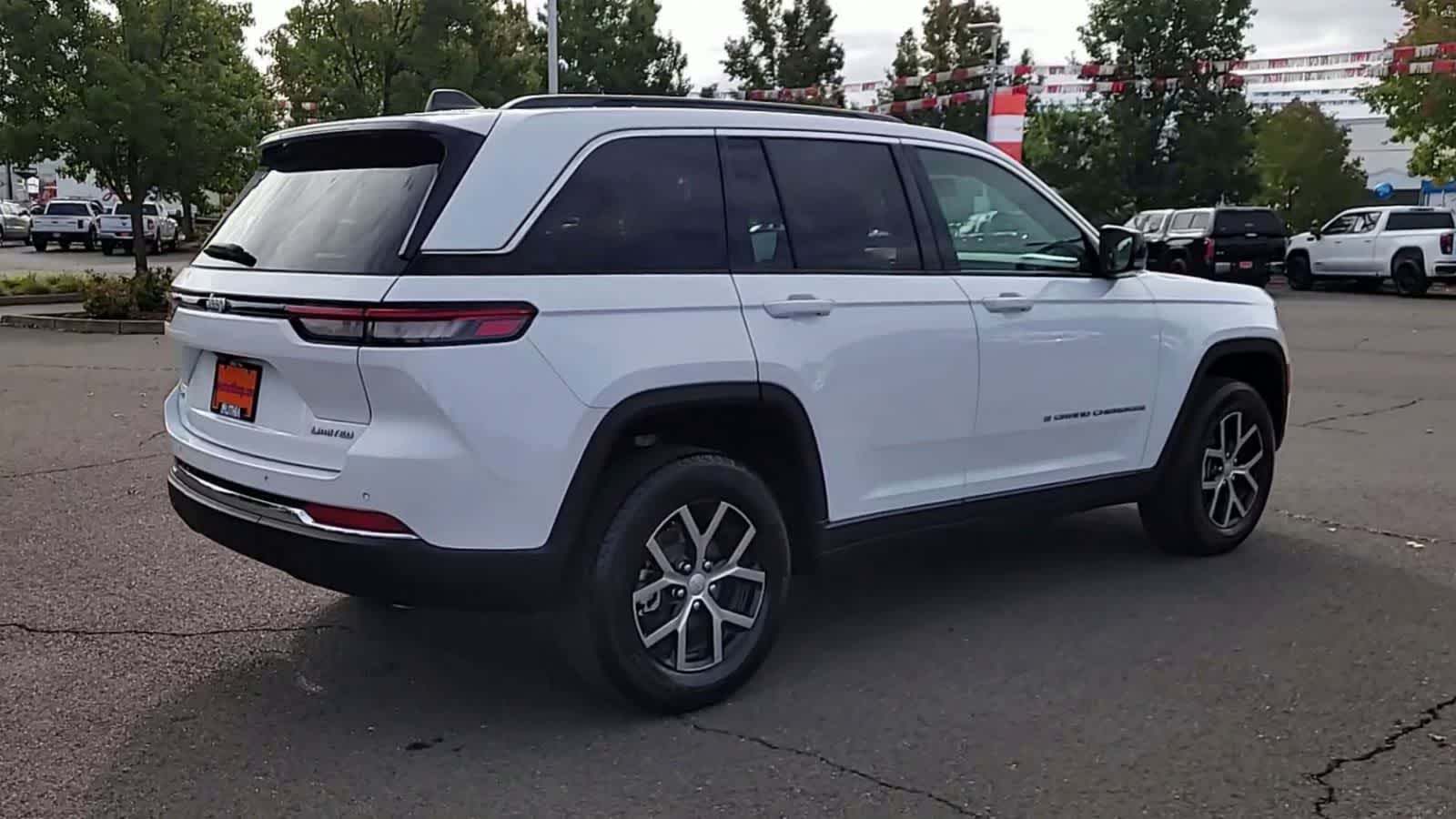Thumbnail: 2024 Jeep Grand Cherokee - 8