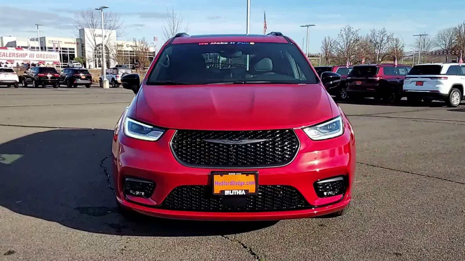 Thumbnail: 2026 Chrysler Pacifica - 3