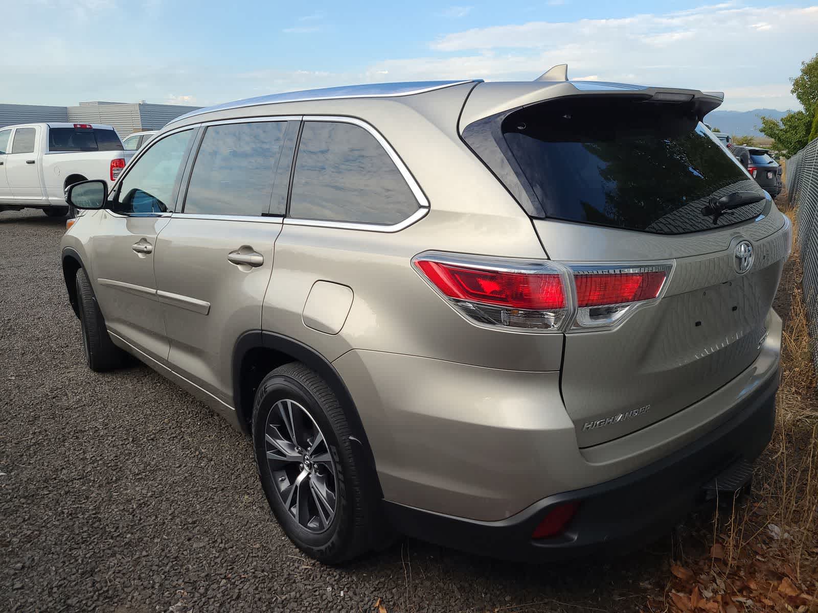 Thumbnail: 2016 Toyota Highlander - 3