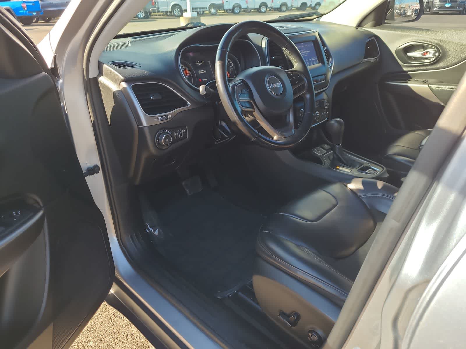 Thumbnail: 2021 Jeep Cherokee - 10