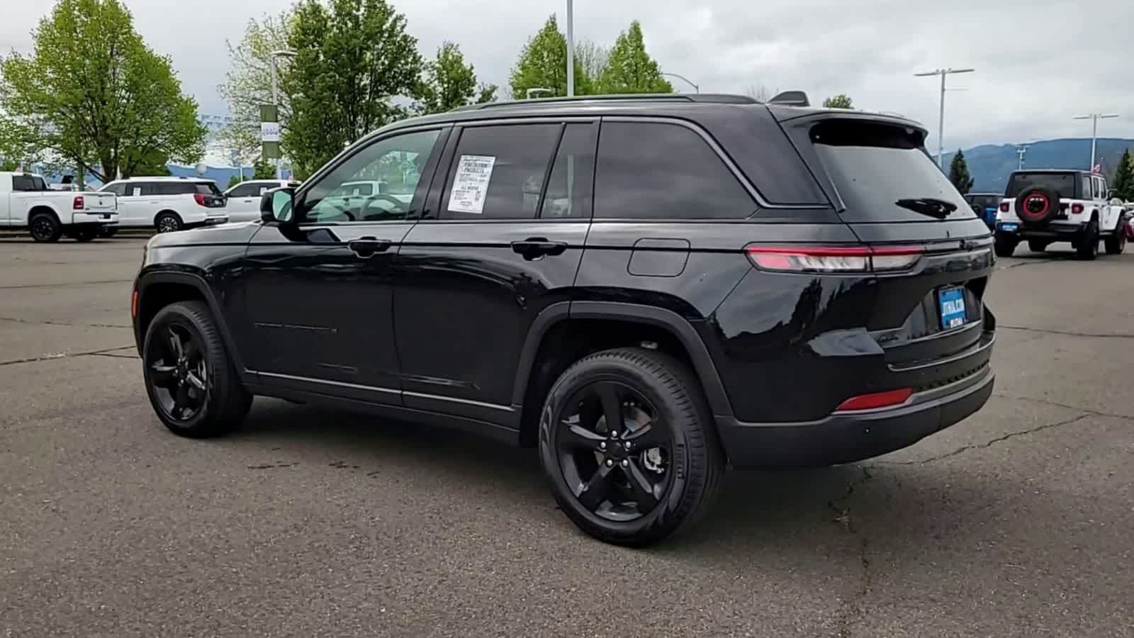 Thumbnail: 2026 Jeep Grand Cherokee - 6