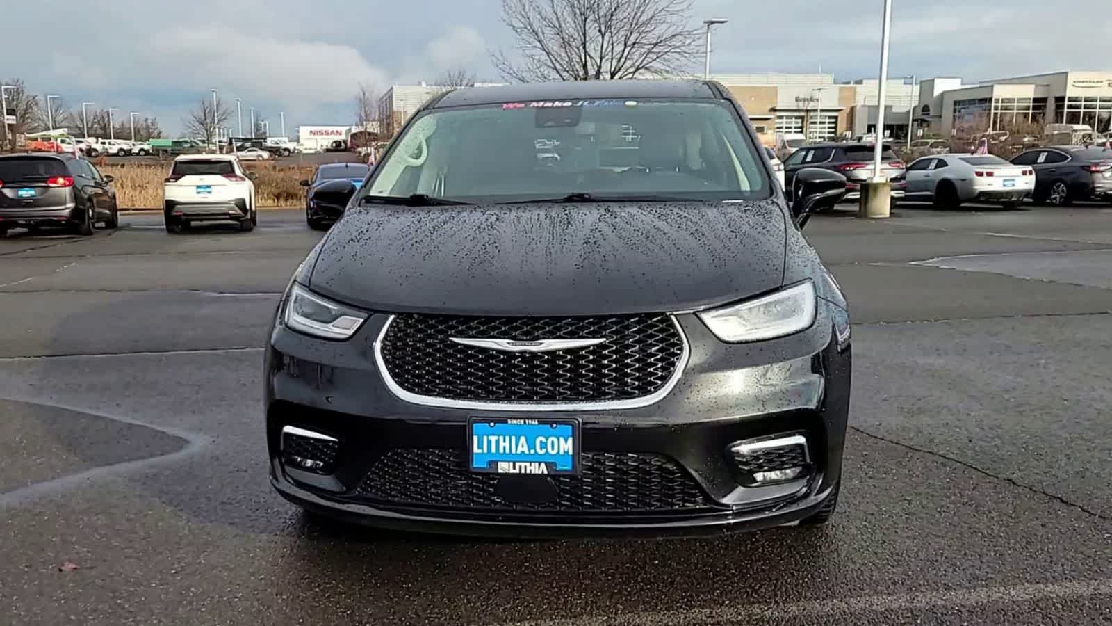 Thumbnail: 2024 Chrysler Pacifica - 3