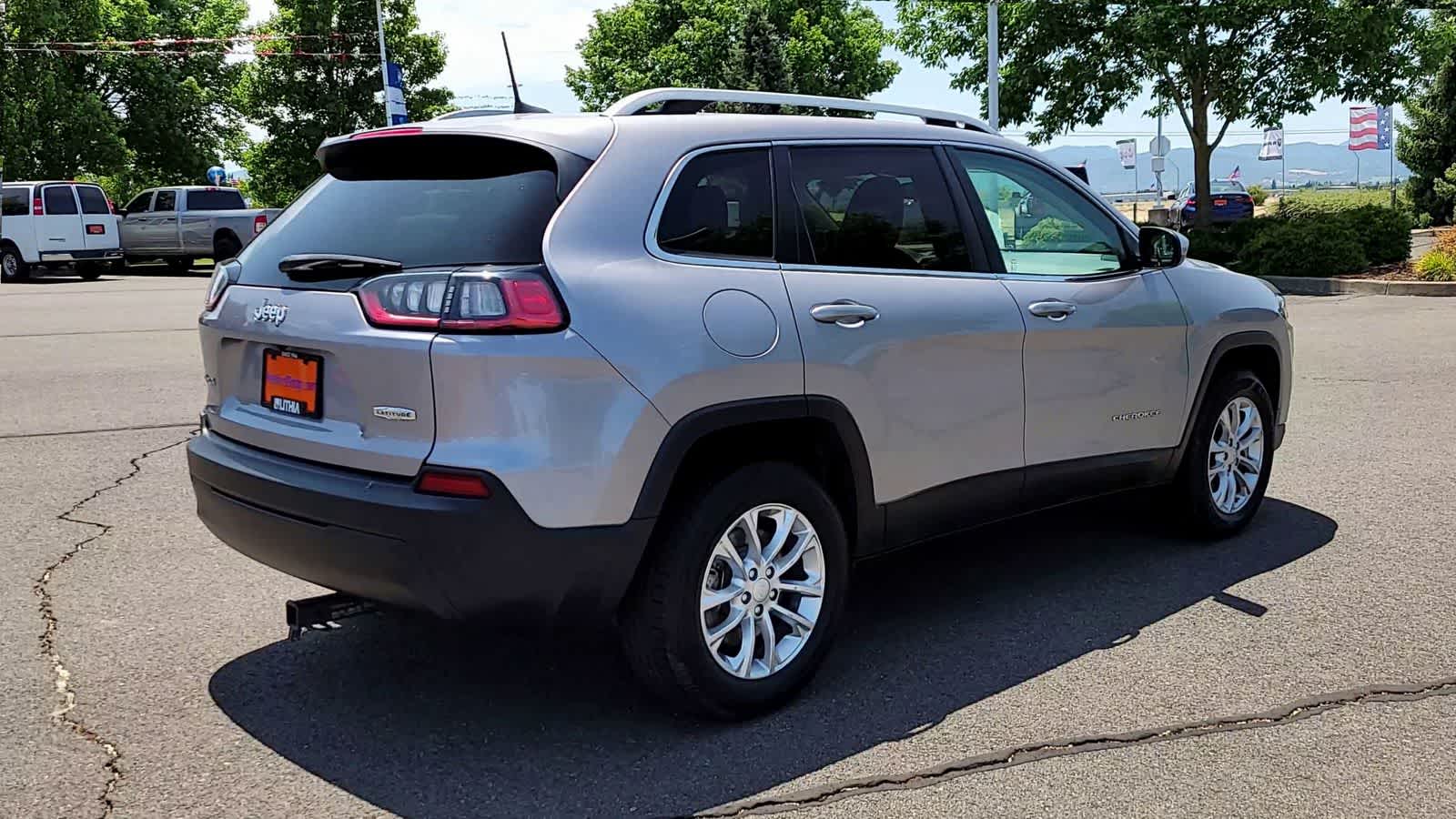 Thumbnail: 2019 Jeep Cherokee - 8