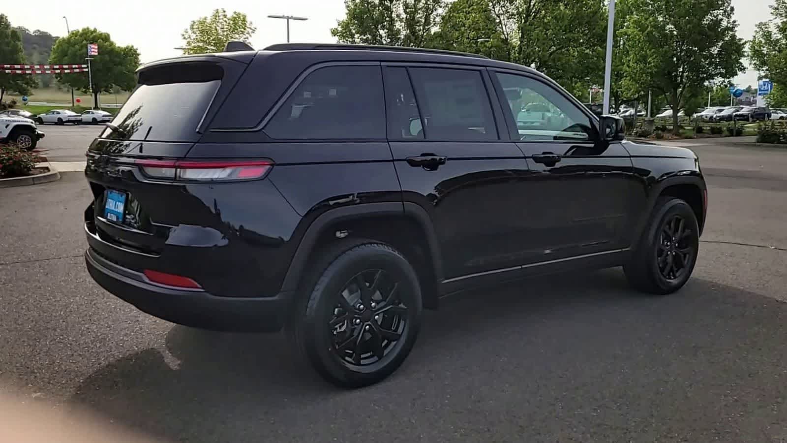 Thumbnail: 2026 Jeep Grand Cherokee - 8