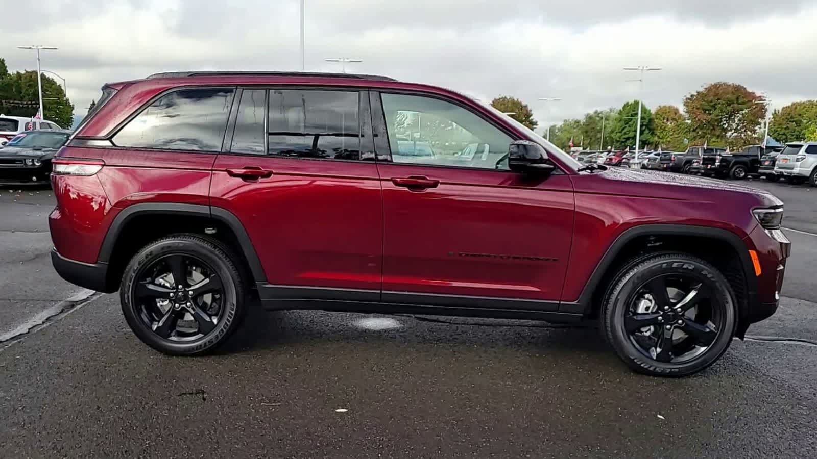 Thumbnail: 2025 Jeep Grand Cherokee - 9