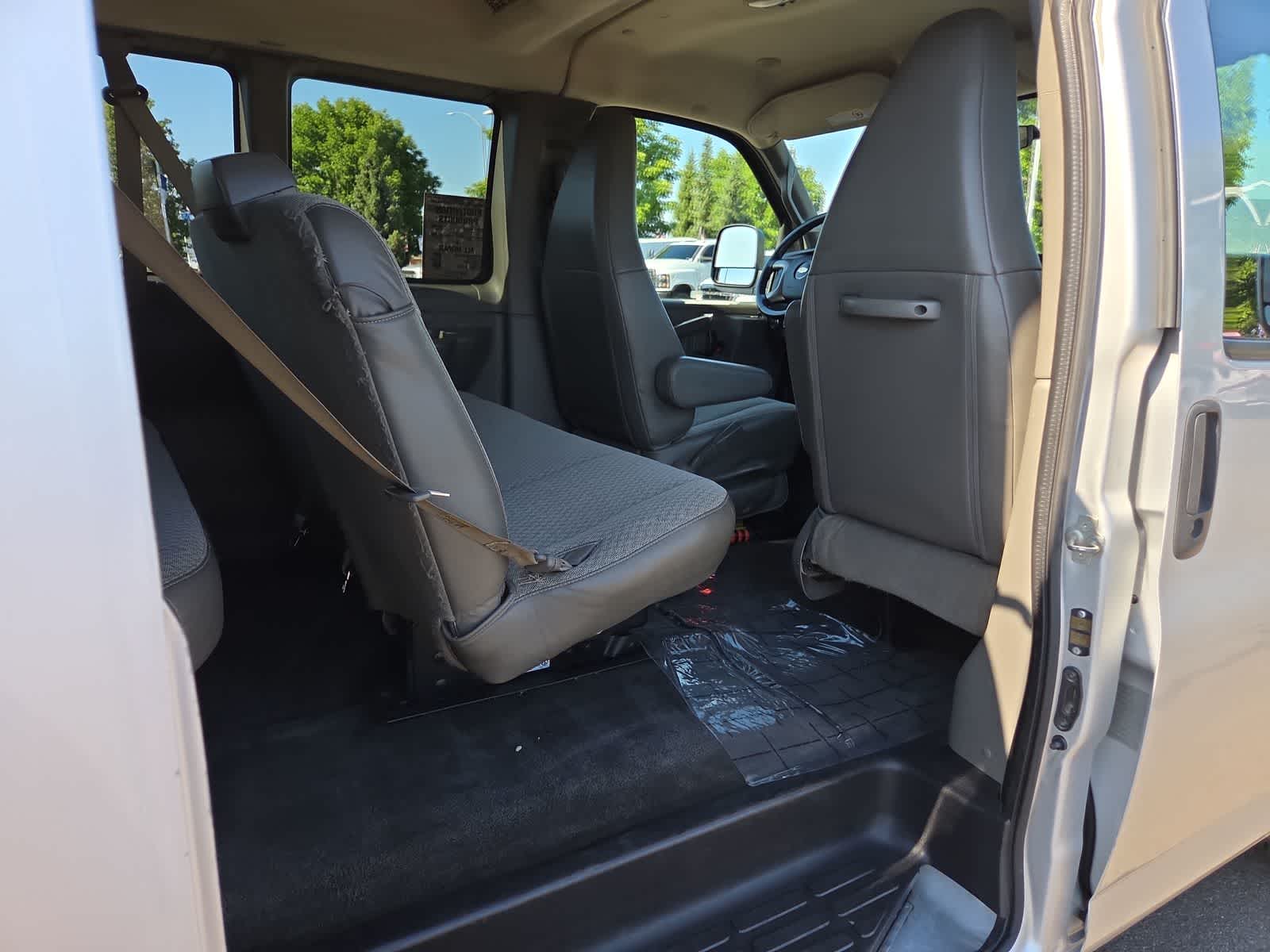 2017 Chevrolet Express Passenger LS - Photo 20