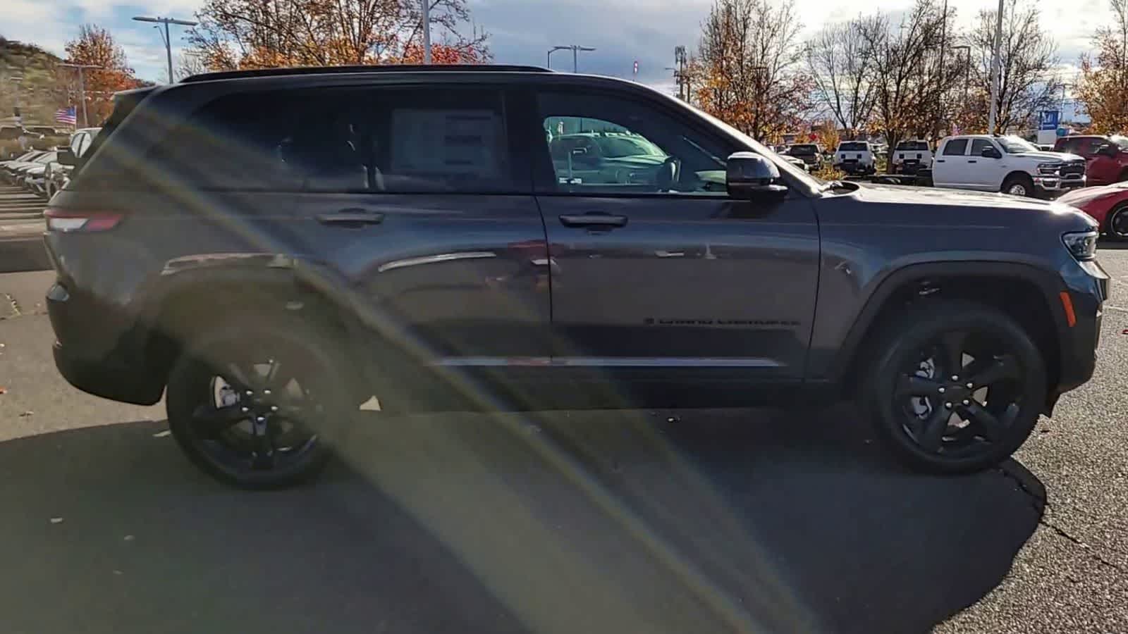 Thumbnail: 2025 Jeep Grand Cherokee - 9