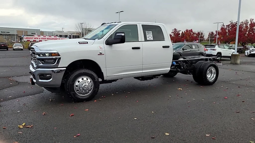 New 2026 Ram 3500 Chassis Cab 3500 TRADESMAN CREW CAB CHASSIS 4X4 60' CA Pickup