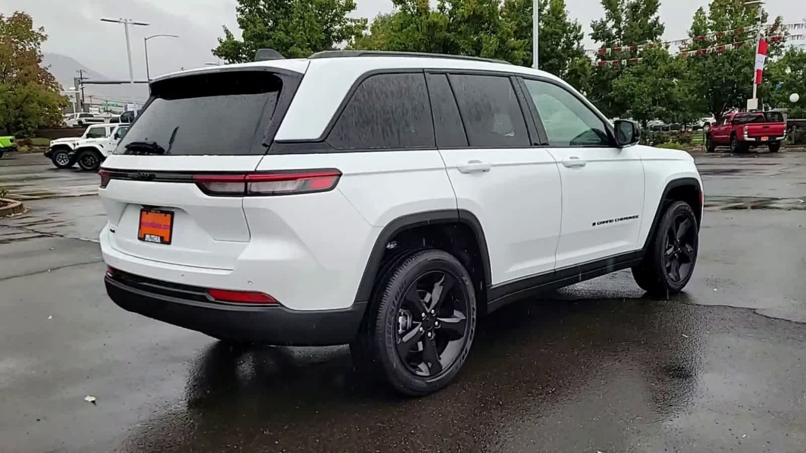 Thumbnail: 2025 Jeep Grand Cherokee - 8