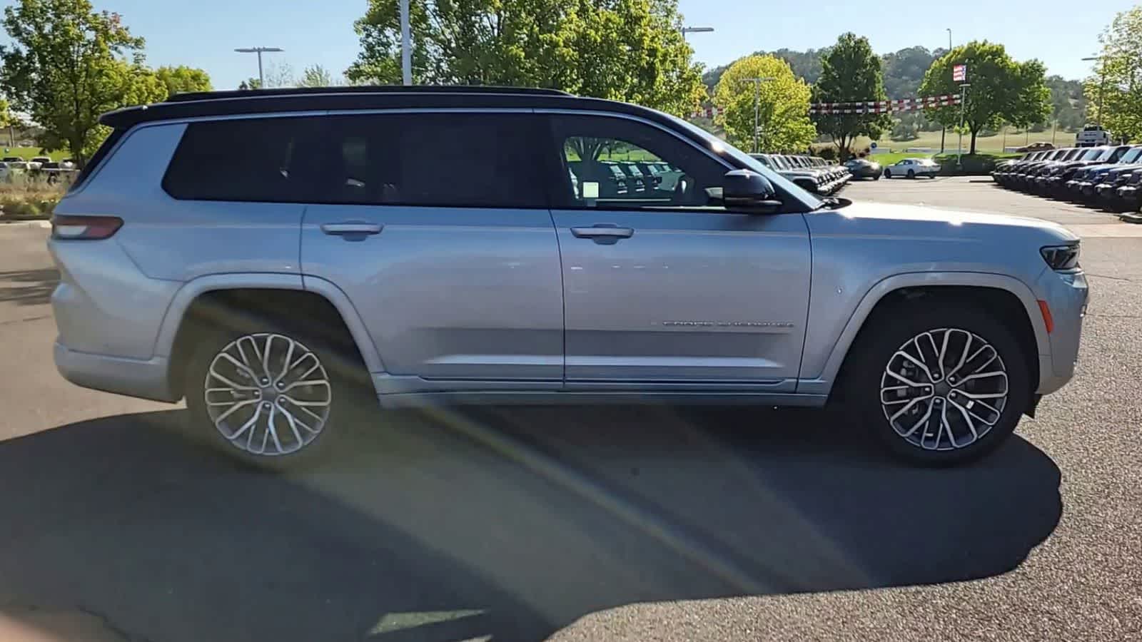 Thumbnail: 2026 Jeep Grand Cherokee - 9