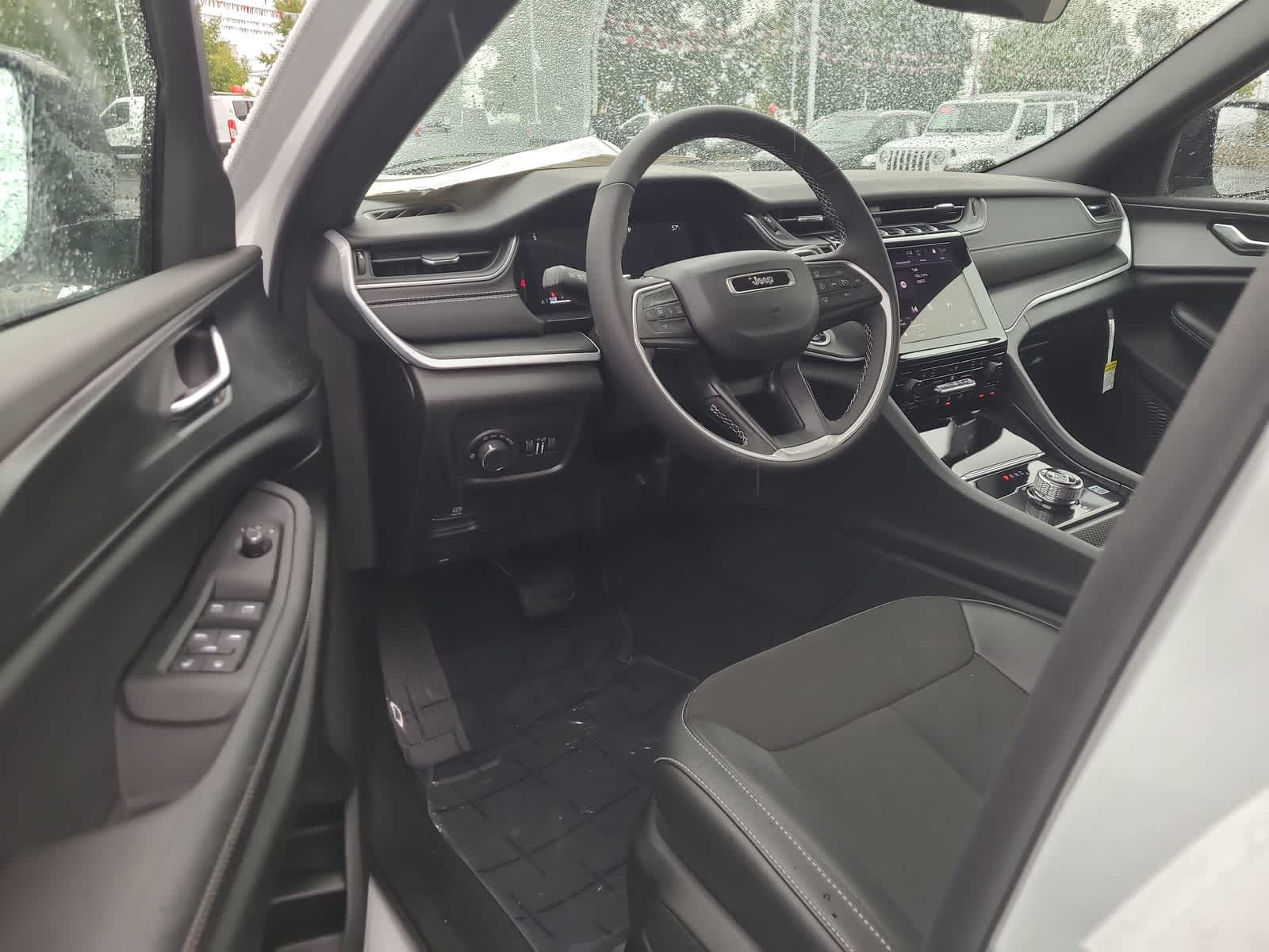 Thumbnail: 2025 Jeep Grand Cherokee - 10