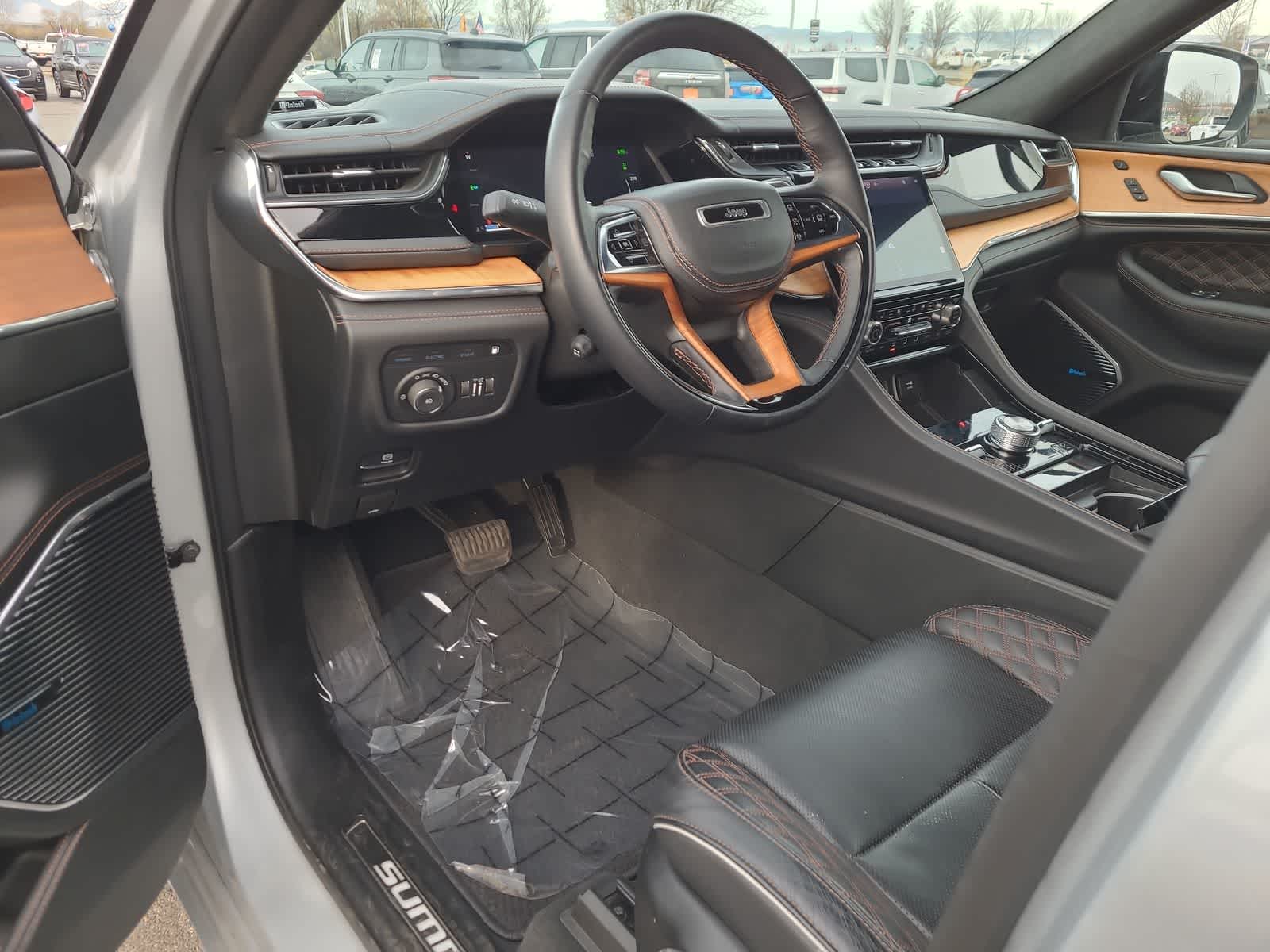 Thumbnail: 2023 Jeep Grand Cherokee - 10