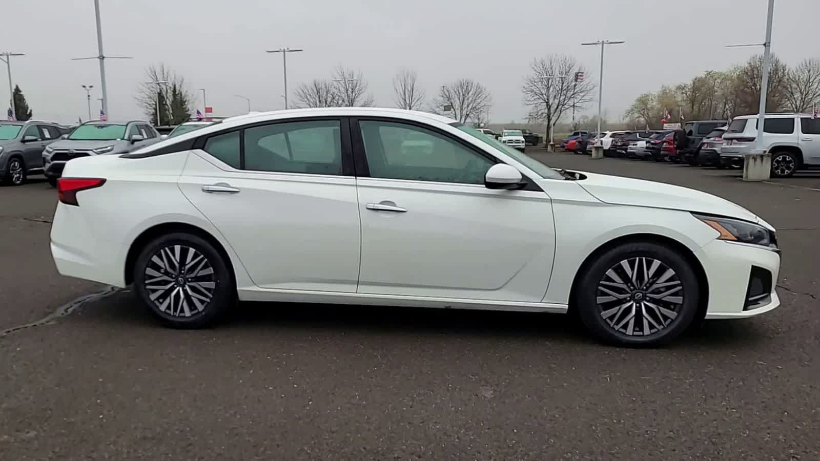 Thumbnail: 2023 Nissan Altima - 9