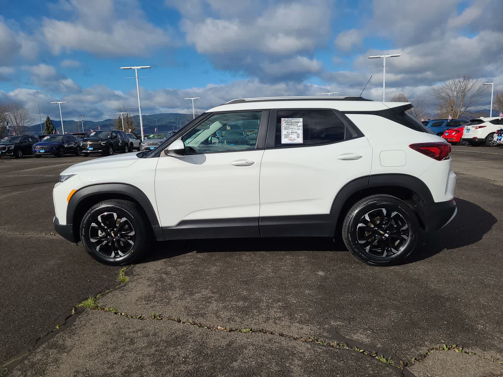 Thumbnail: 2022 Chevrolet TrailBlazer - 11