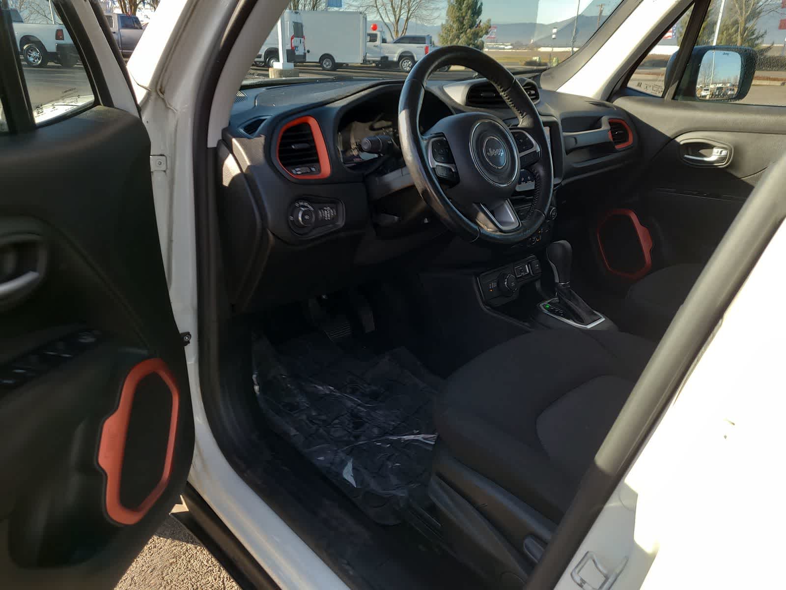 Thumbnail: 2020 Jeep Renegade - 10