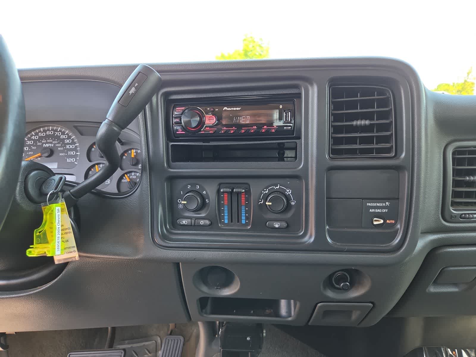 Thumbnail: 2004 Chevrolet Silverado 1500 - 24
